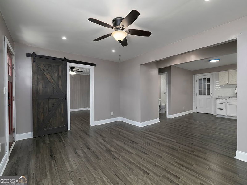 Photo 5 of 234 E Memorial Drive