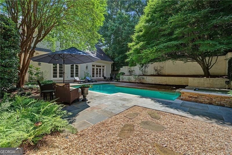 Photo 4 of 82 Blackland Road NW