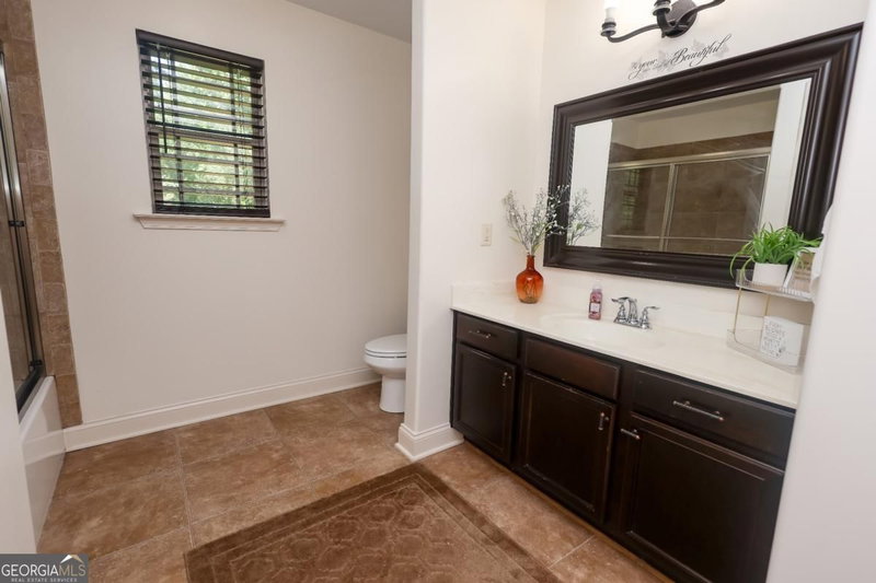 Photo 18 of 1020 Honey Lane
