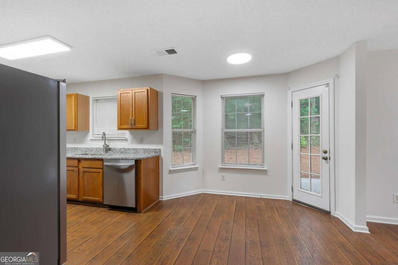 Photo 14 of 2164 Dresden Green NW