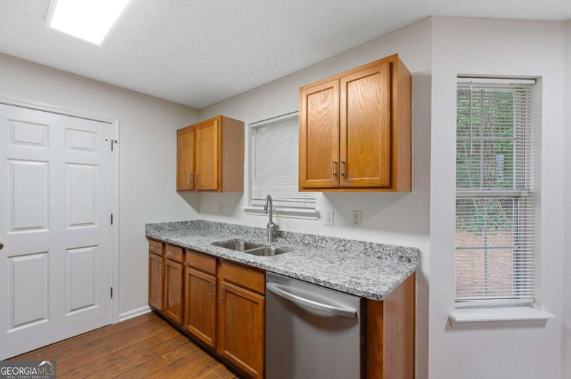 Photo 15 of 2164 Dresden Green NW