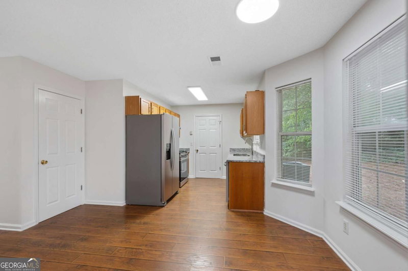 Photo 16 of 2164 Dresden Green NW