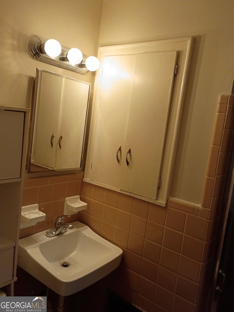 Photo 17 of 70 Fifth Street