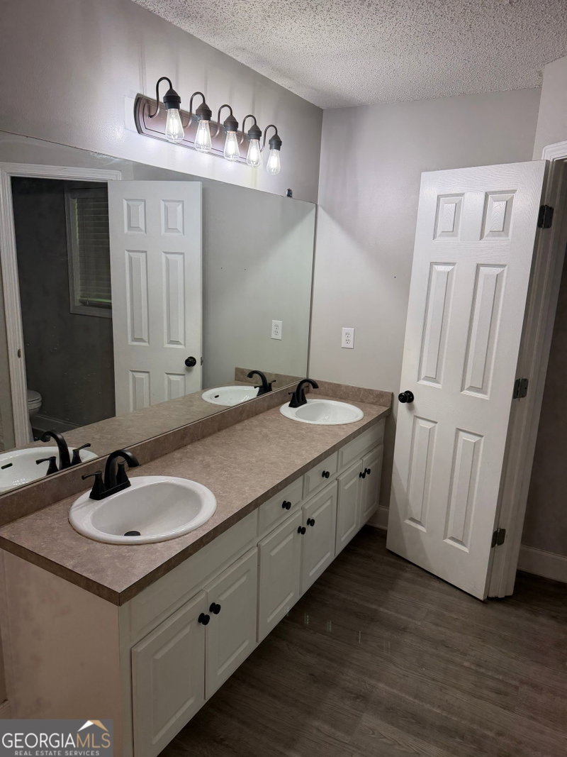 Photo 13 of 2023 Emerald Pointe Drive