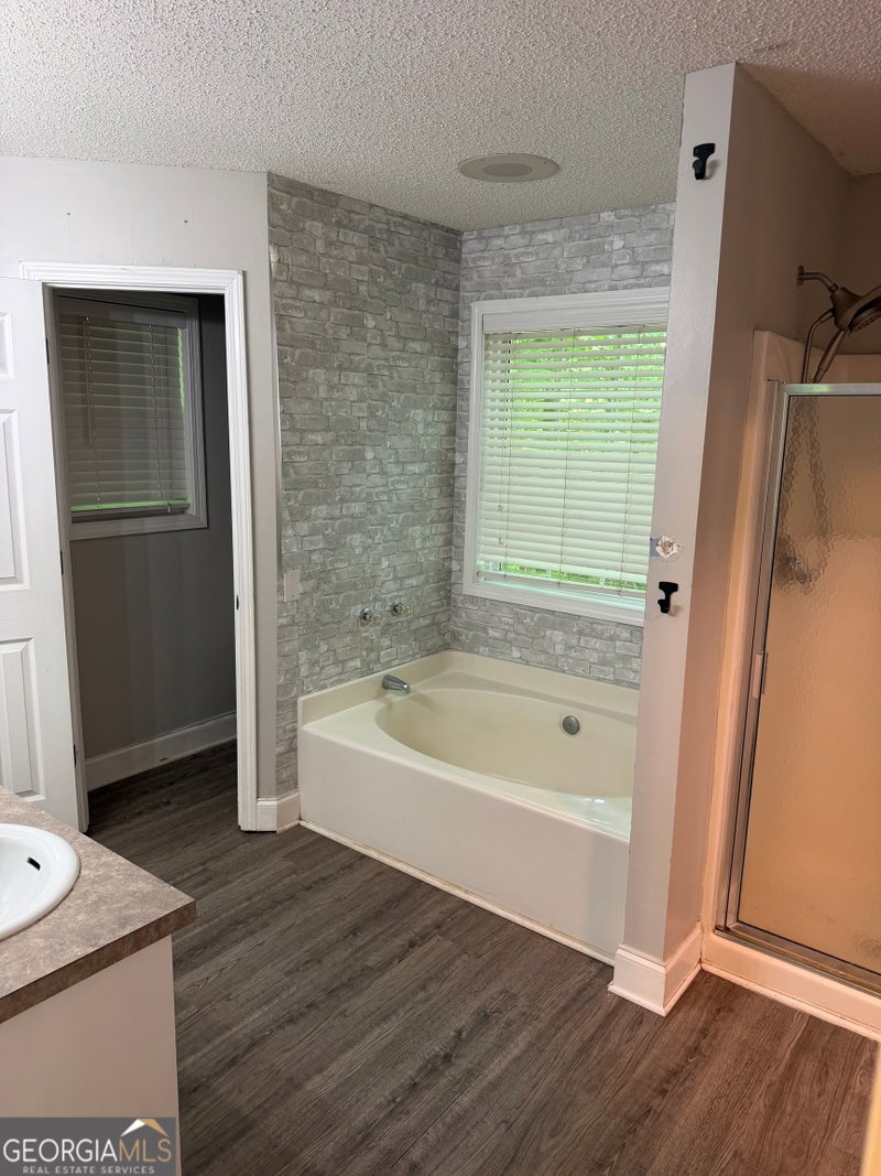 Photo 9 of 2023 Emerald Pointe Drive