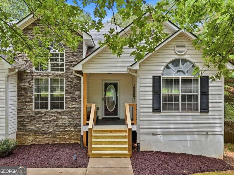Photo 2 of 460 Kerry Drive