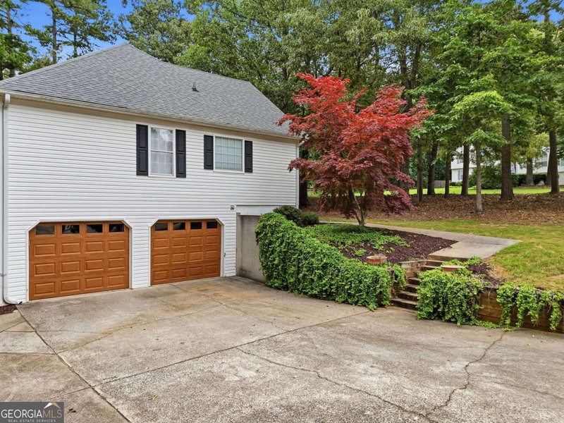Photo 3 of 460 Kerry Drive