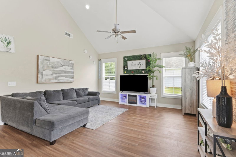 Photo 9 of 230 Campbell Street
