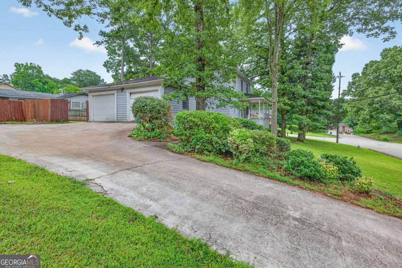 Photo 3 of 3356 Benton Harbor Court