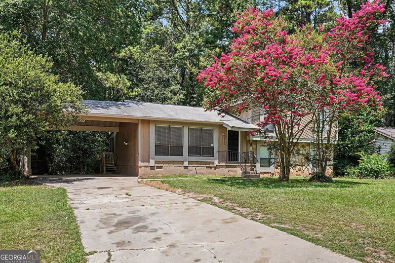 Photo 2 of 9262 Raven Drive