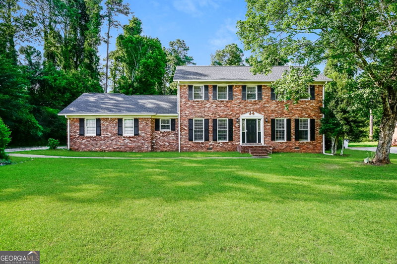 2216 Country Club Drive SE