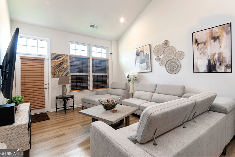 Photo 5 of 420 Bancroft Street