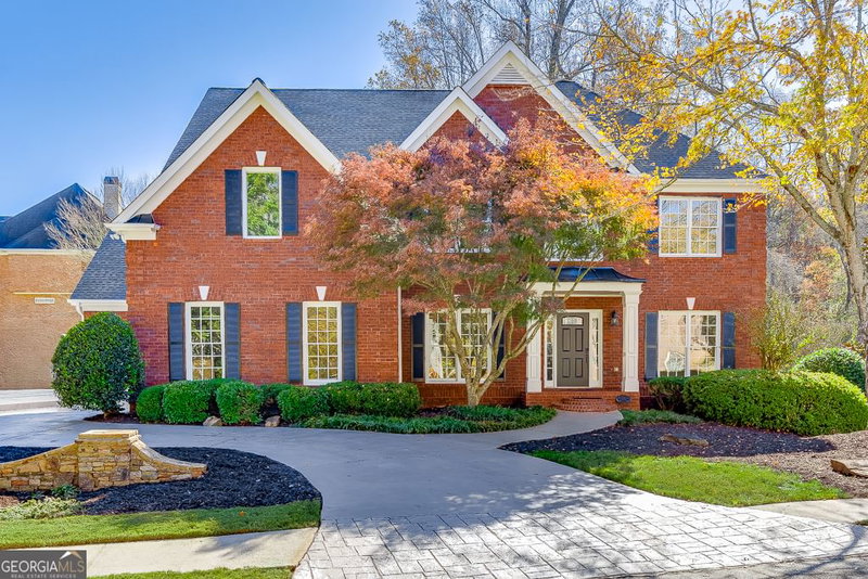 2747 PATHVIEW Drive