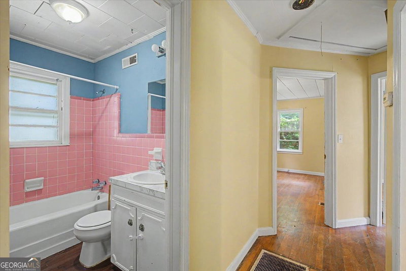 Photo 12 of 606 Carrollton Street