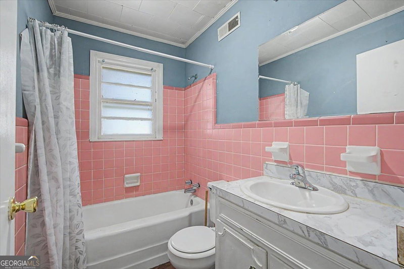 Photo 13 of 606 Carrollton Street