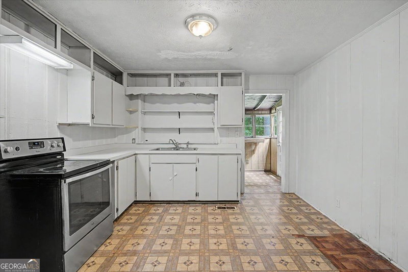 Photo 9 of 606 Carrollton Street