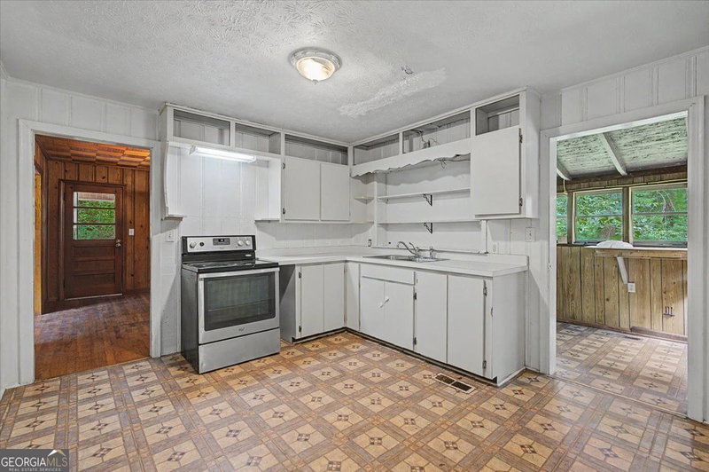 Photo 10 of 606 Carrollton Street