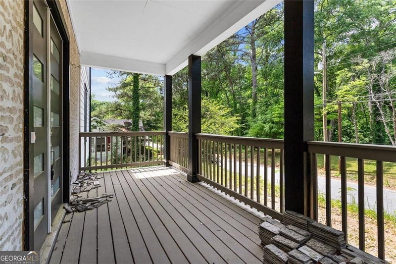 Photo 6 of 1081 Napier Street SE