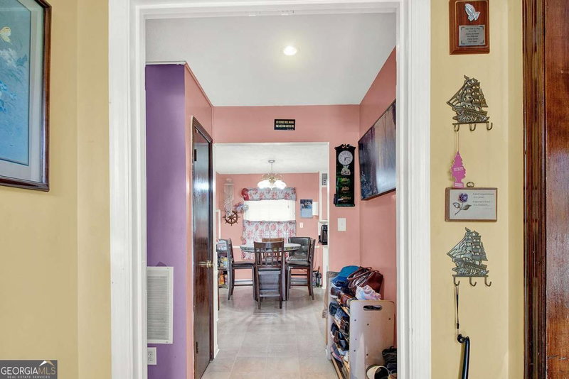 Photo 11 of 1785 Poplar Street SE
