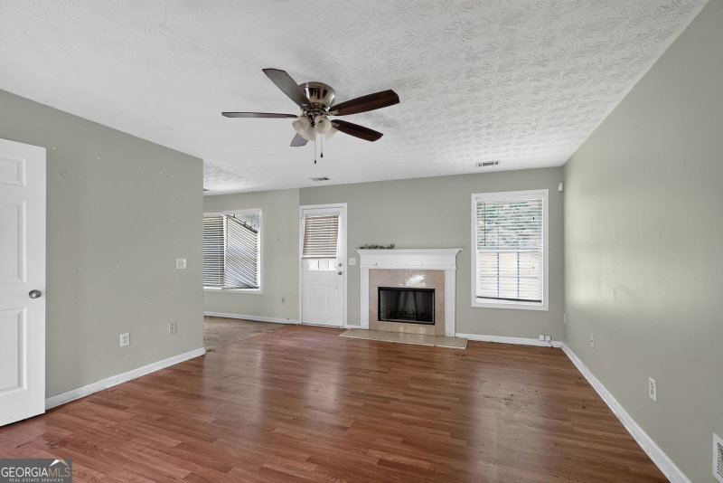 Photo 6 of 25 Halley Court
