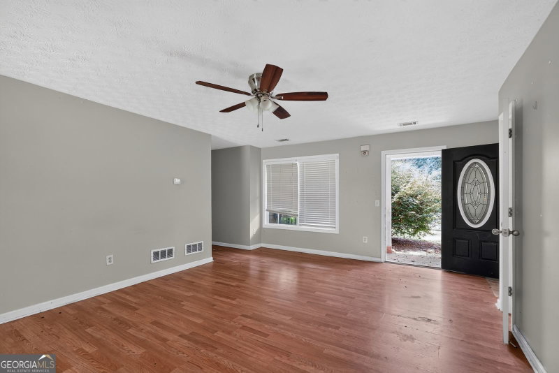 Photo 7 of 25 Halley Court