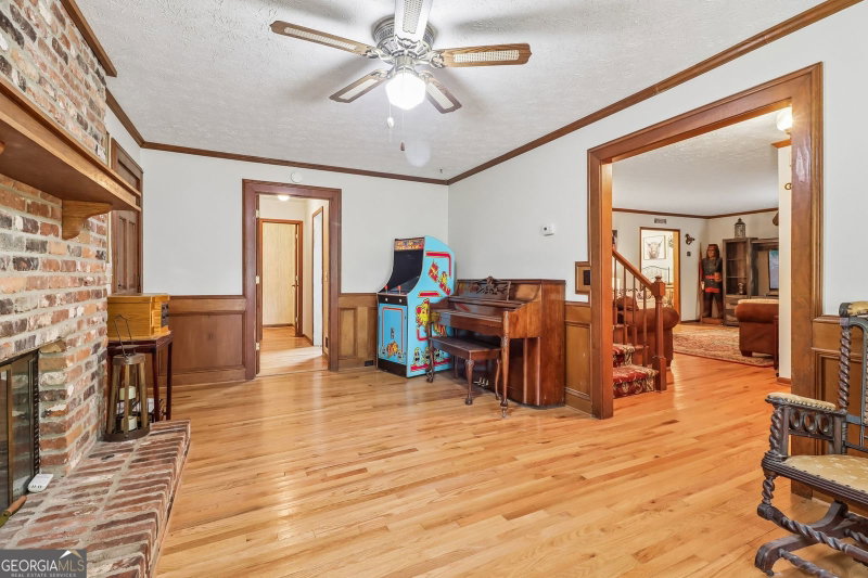 Photo 18 of 145 Red Oak Drive