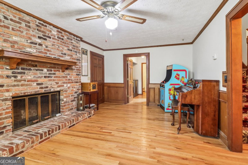 Photo 19 of 145 Red Oak Drive