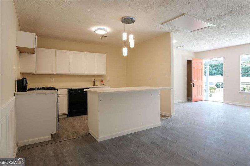 Photo 2 of 85 Delmoor Drive NW