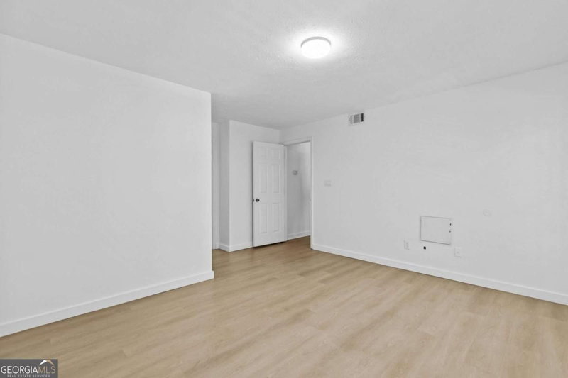 Photo 14 of 204 Berkeley Woods Drive