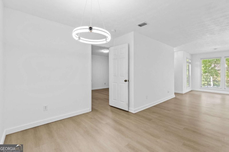 Photo 18 of 204 Berkeley Woods Drive