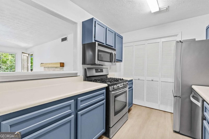 Photo 8 of 204 Berkeley Woods Drive