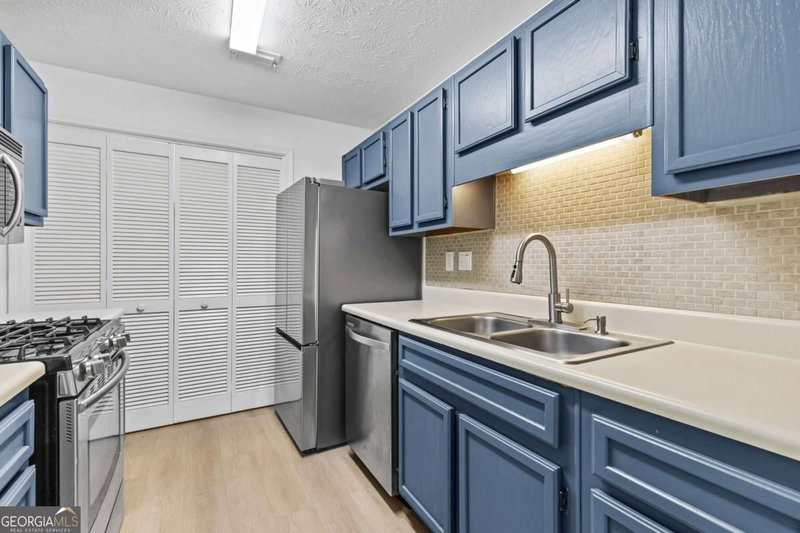 Photo 10 of 204 Berkeley Woods Drive
