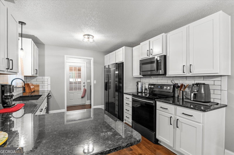 Photo 16 of 3009 Lakeview Parkway