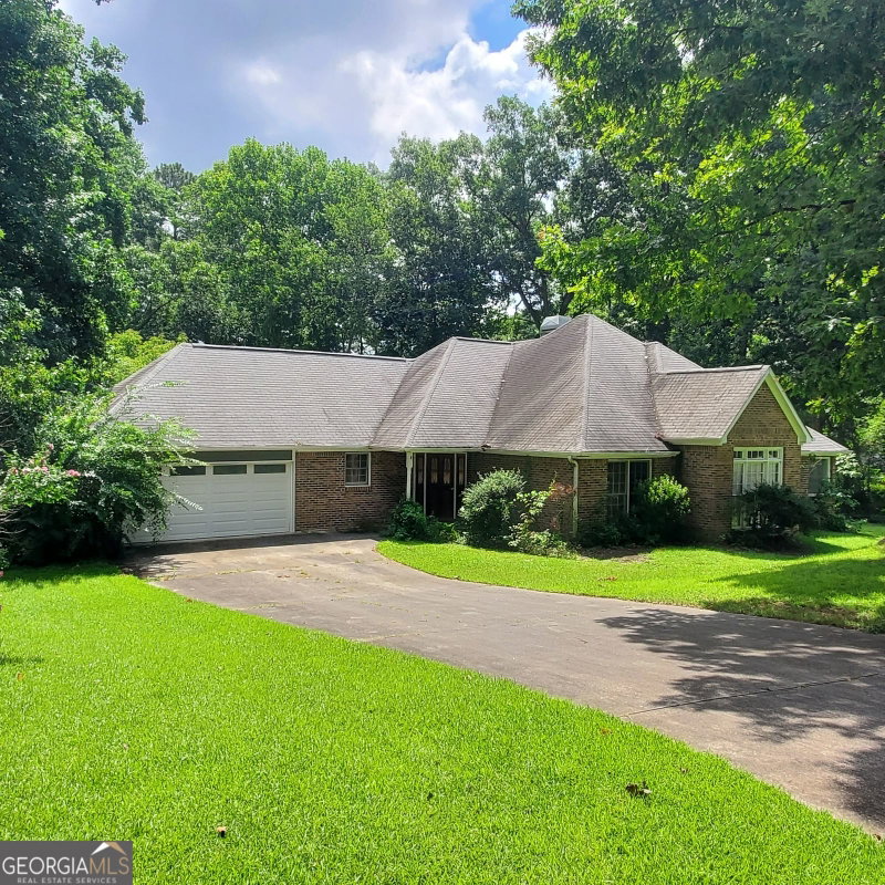 2161 Lakeway Drive