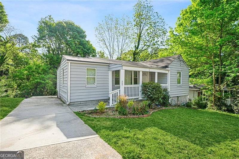 Photo 3 of 360 Betsy Avenue SW