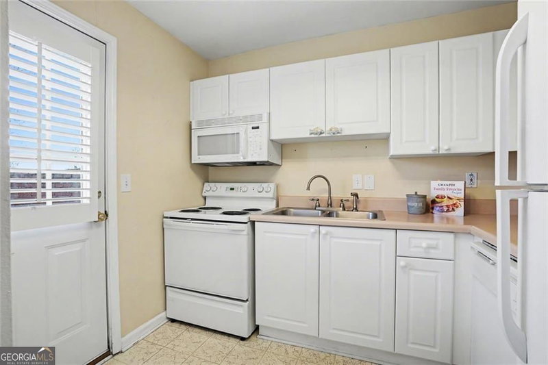 Photo 11 of 5375 Roswell Road #B1