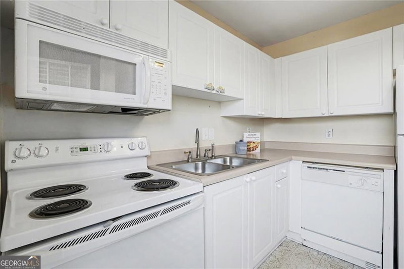 Photo 12 of 5375 Roswell Road #B1