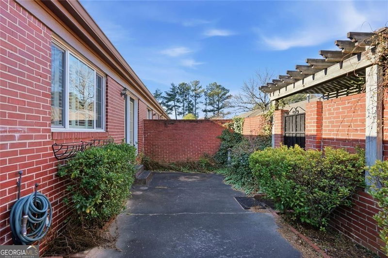 Photo 21 of 5375 Roswell Road #B1