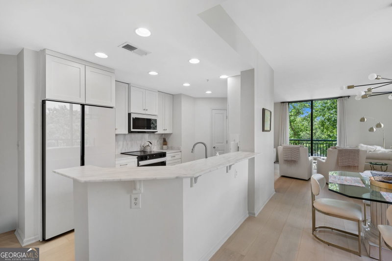 3040 Peachtree Road NW #211