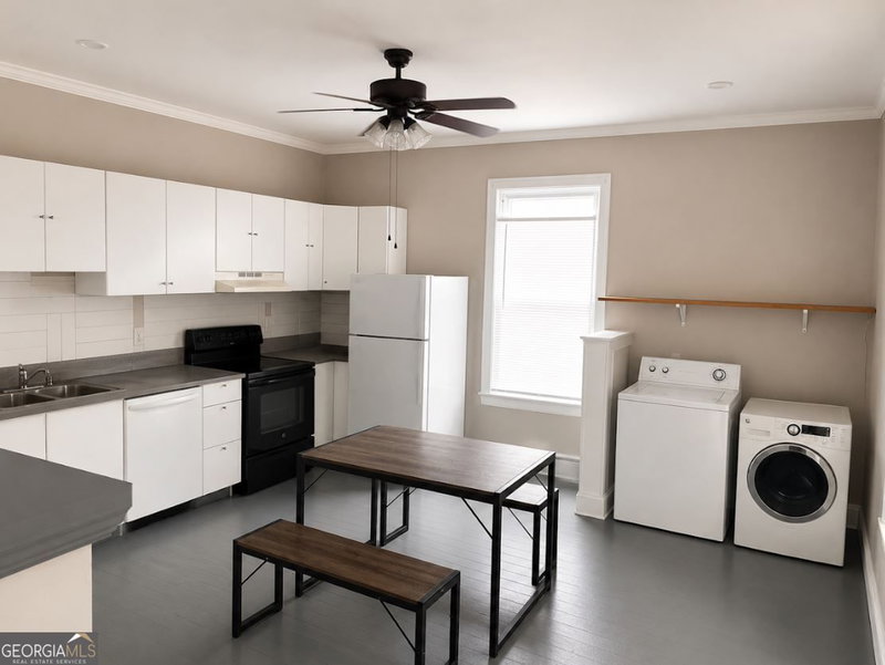 Photo 6 of 447 N 9th Street