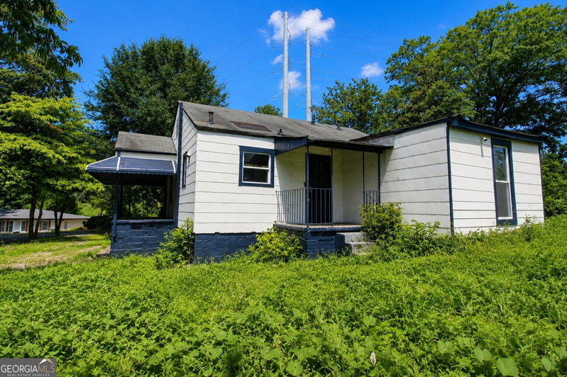 Photo 4 of 541 W Lake Avenue NW