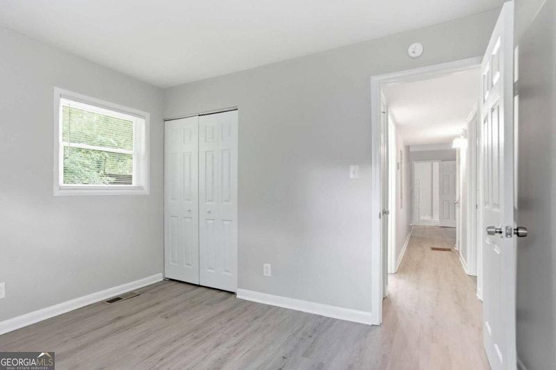 Photo 21 of 341 Roxbury Drive
