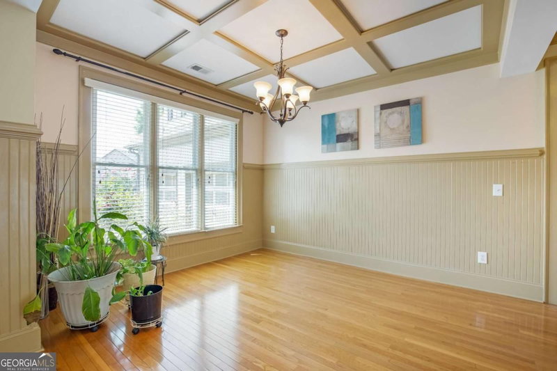 Photo 8 of 5 Eastview Court SE
