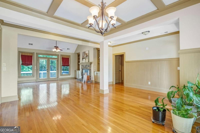 Photo 9 of 5 Eastview Court SE