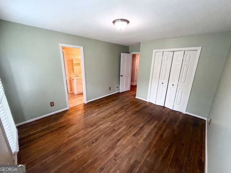 Photo 4 of 135 N Clublands Court