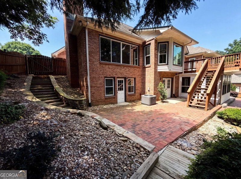 Photo 5 of 135 N Clublands Court