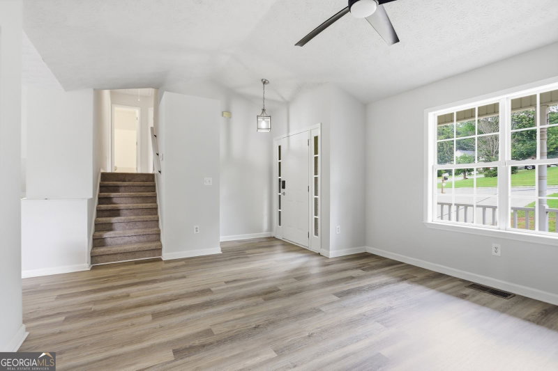 Photo 7 of 31 Stiles Court SW
