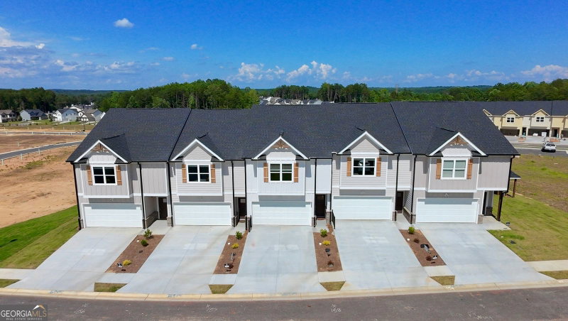 6374 Pine Ridge Point, Lula