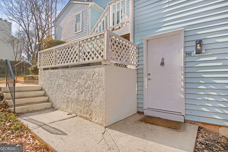 702 Glenleaf Drive