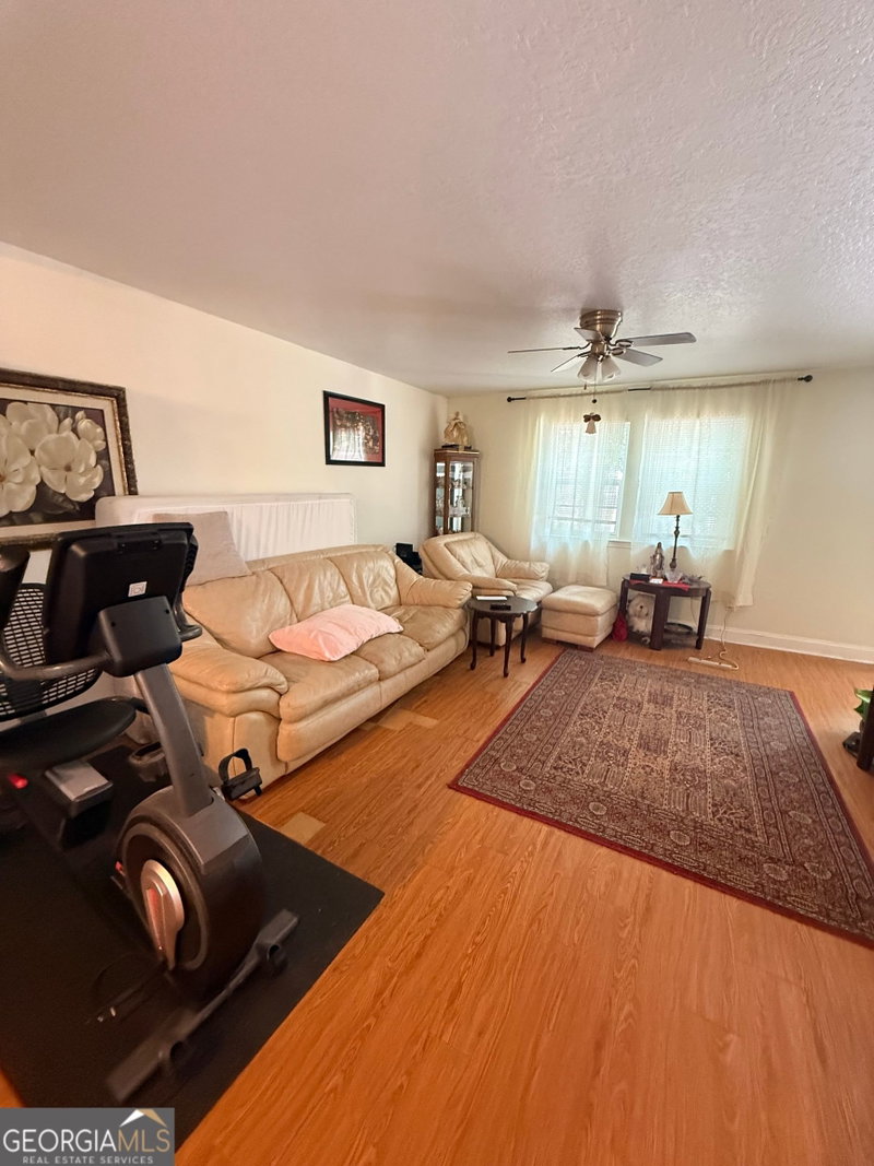 Photo 4 of 305 Townview Drive